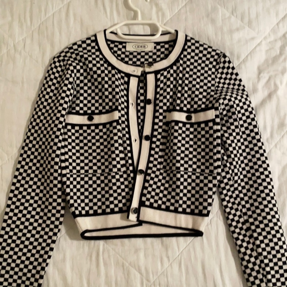 Checkered cropped sweater